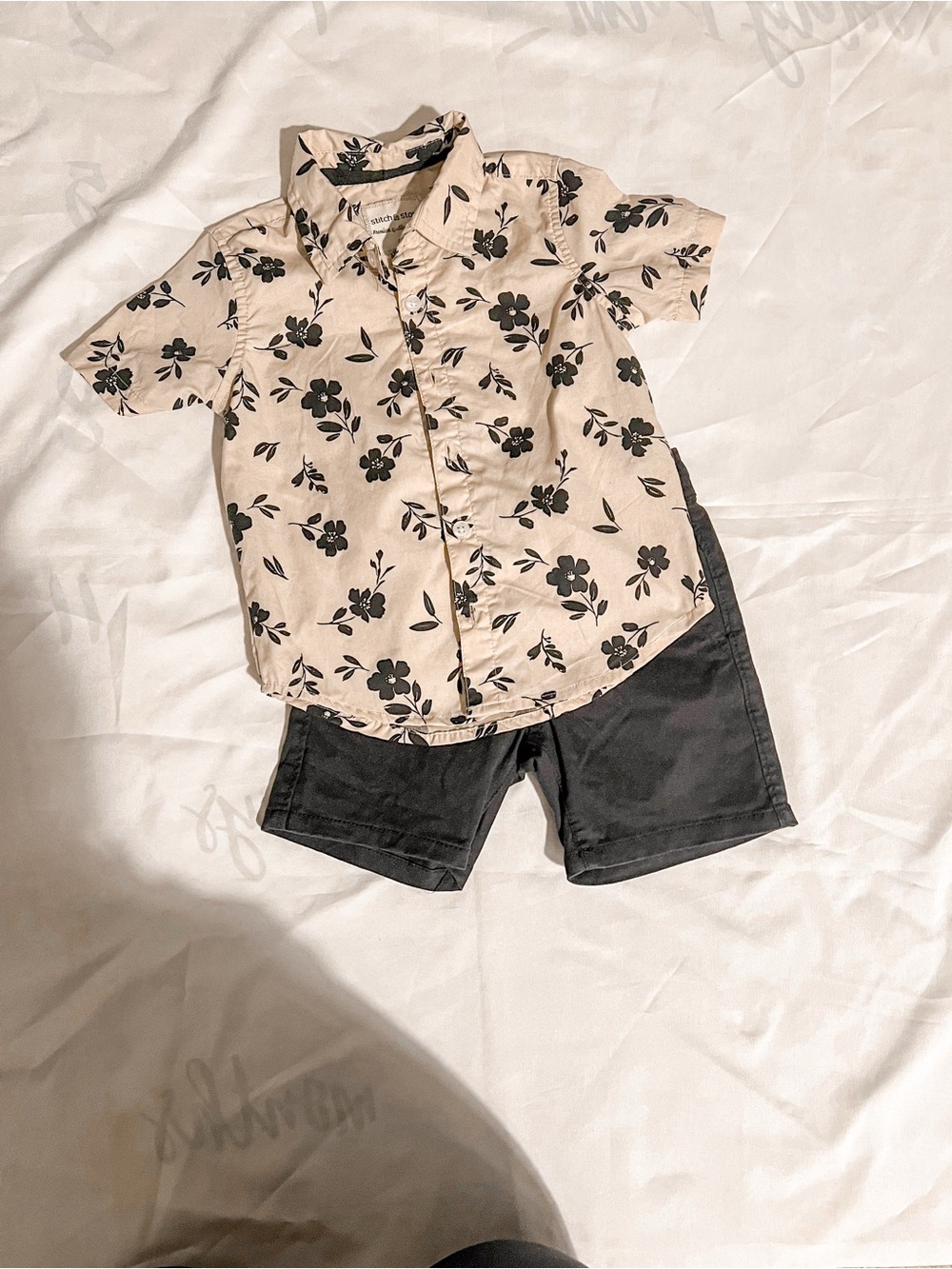 Stitch & Stone Cream Floral Button-Up Short Sleeve Shirt and Black Short Size 2T